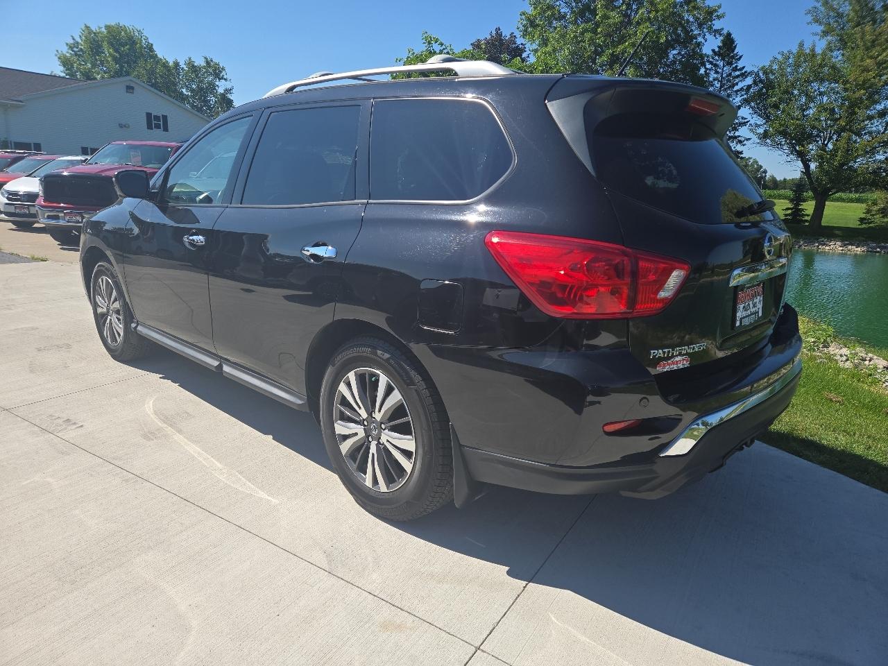Nissan Pathfinder SV 4WD 2018