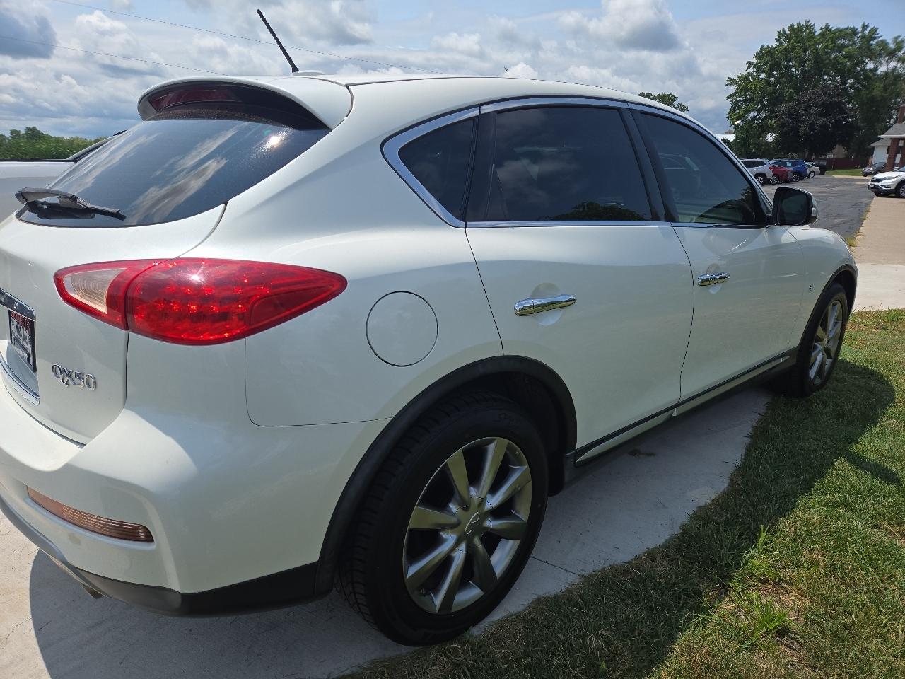 Infiniti QX50 Base AWD 2016