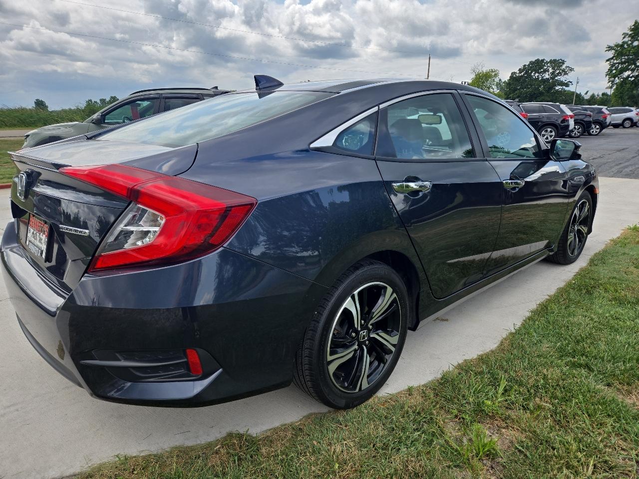 Honda Civic Touring Sedan CVT 2016