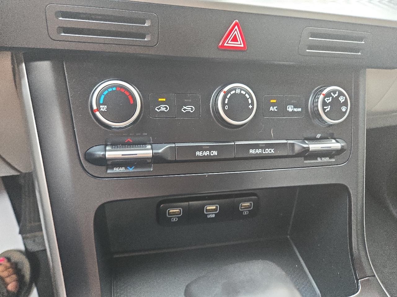 Kia Carnival LX Seat Package 2022