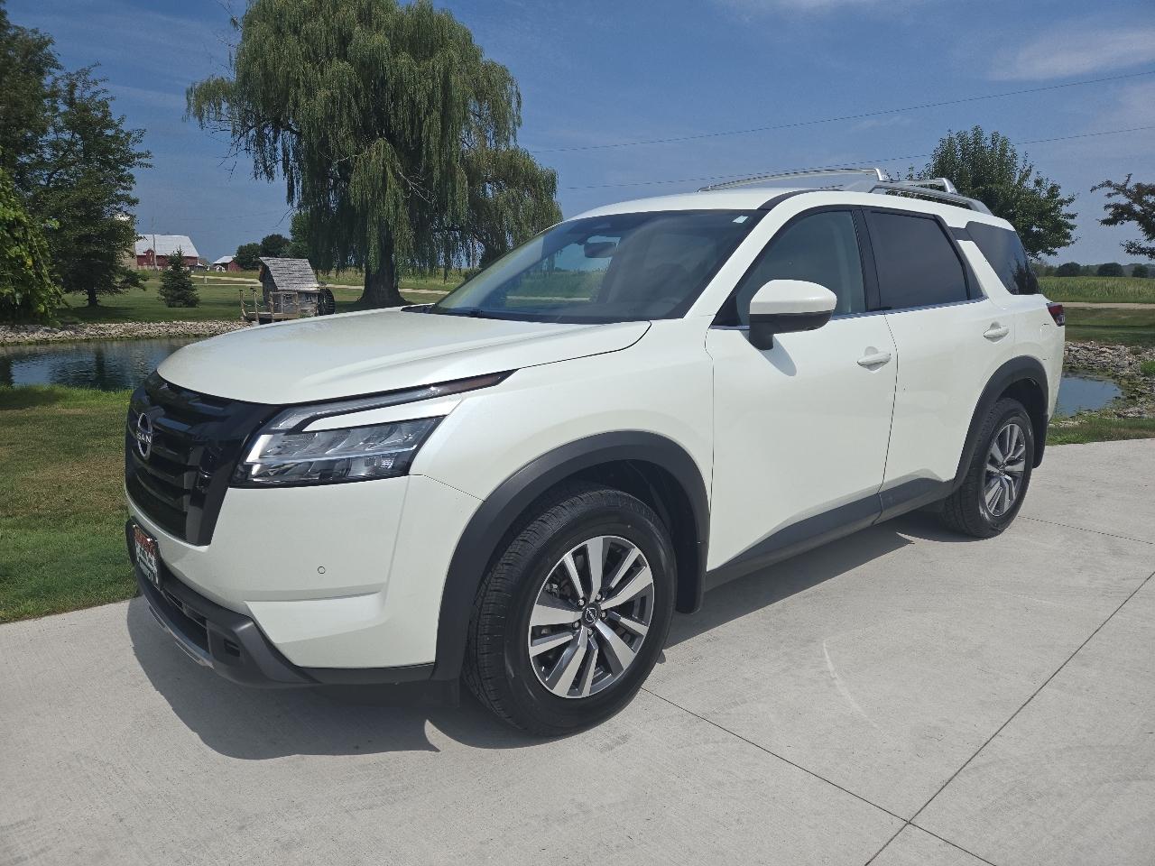 2023 Nissan Pathfinder SL 4WD