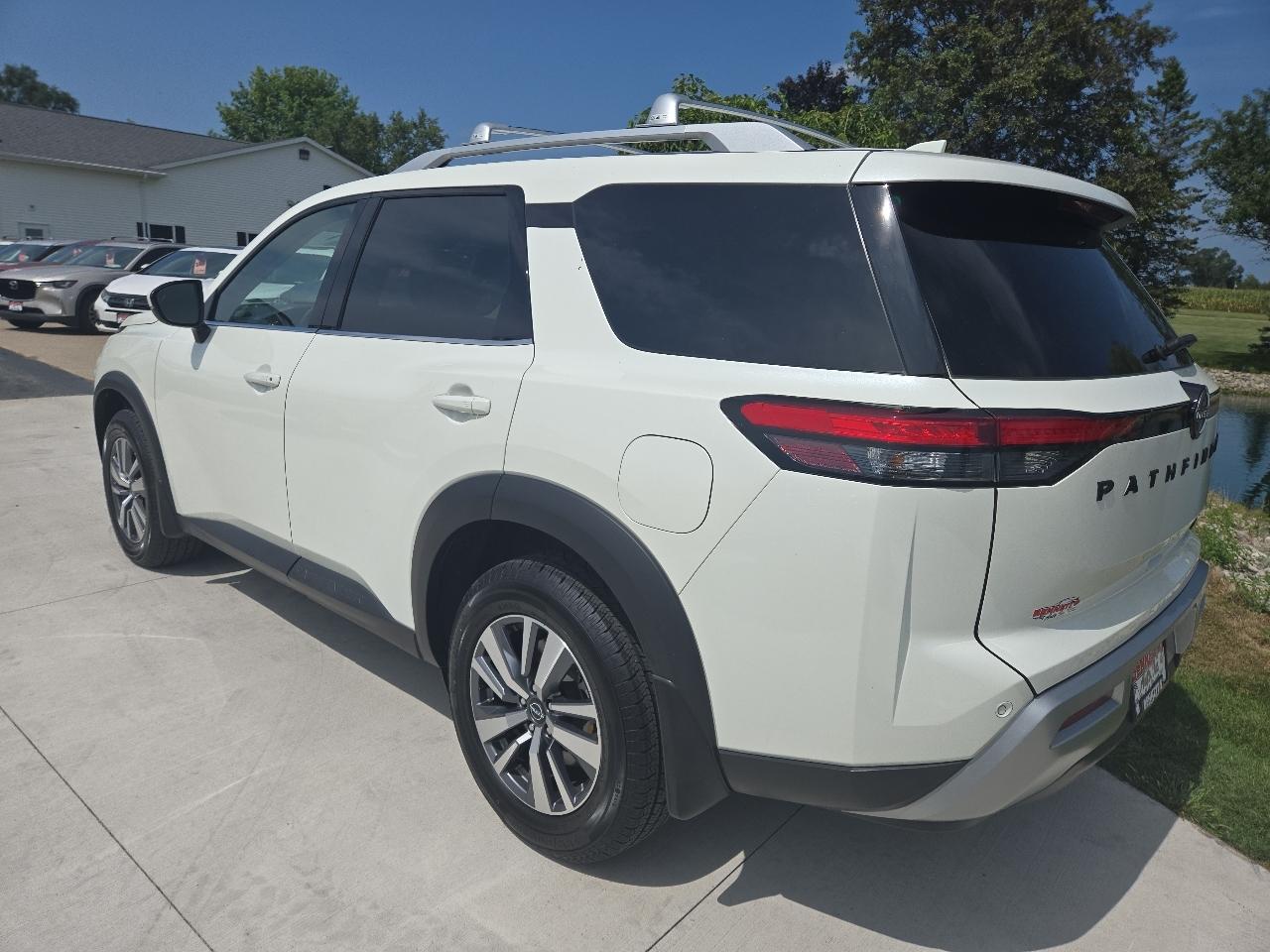 Nissan Pathfinder SL 4WD 2023