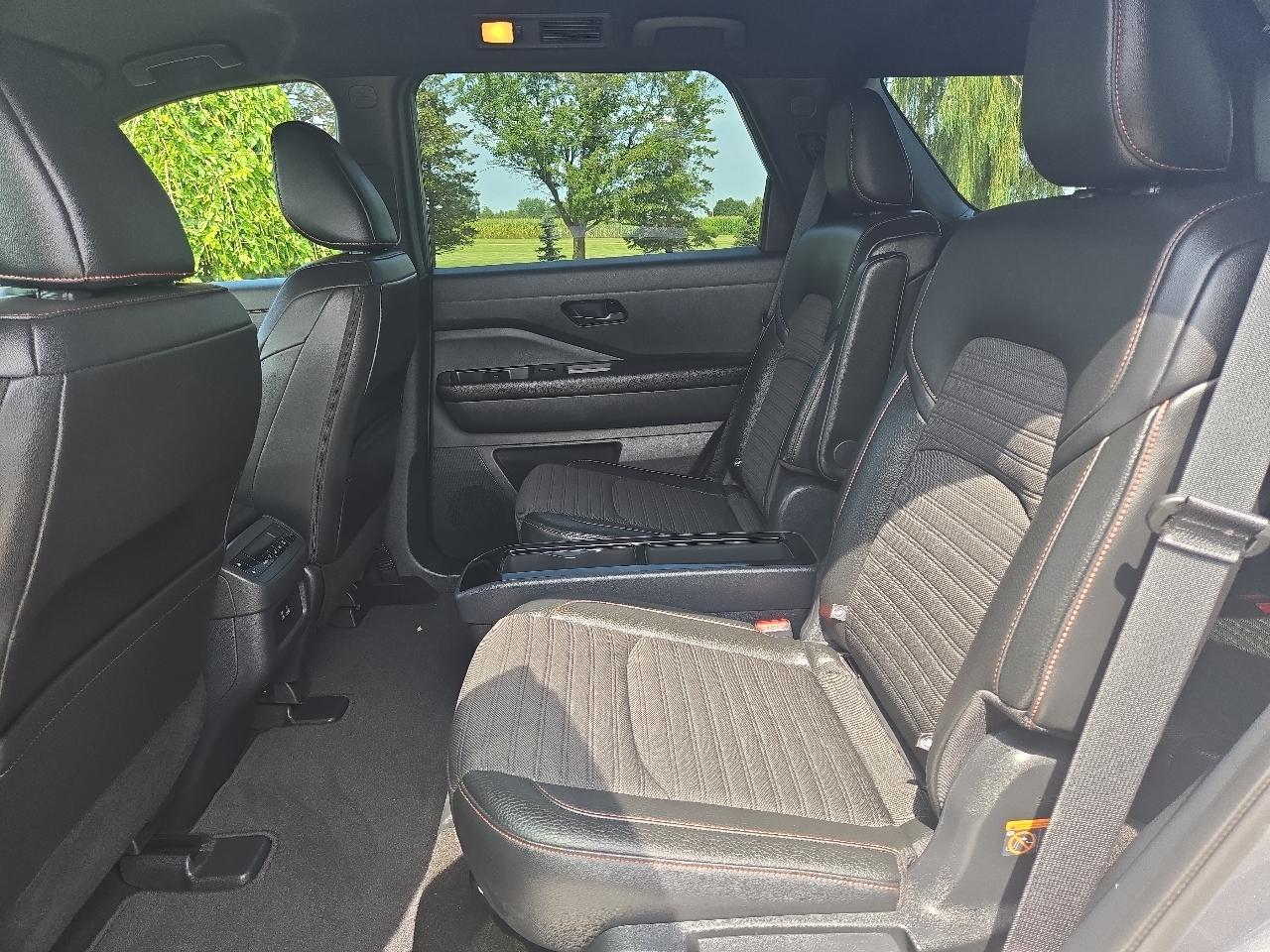 Nissan Pathfinder SV 4WD 2025