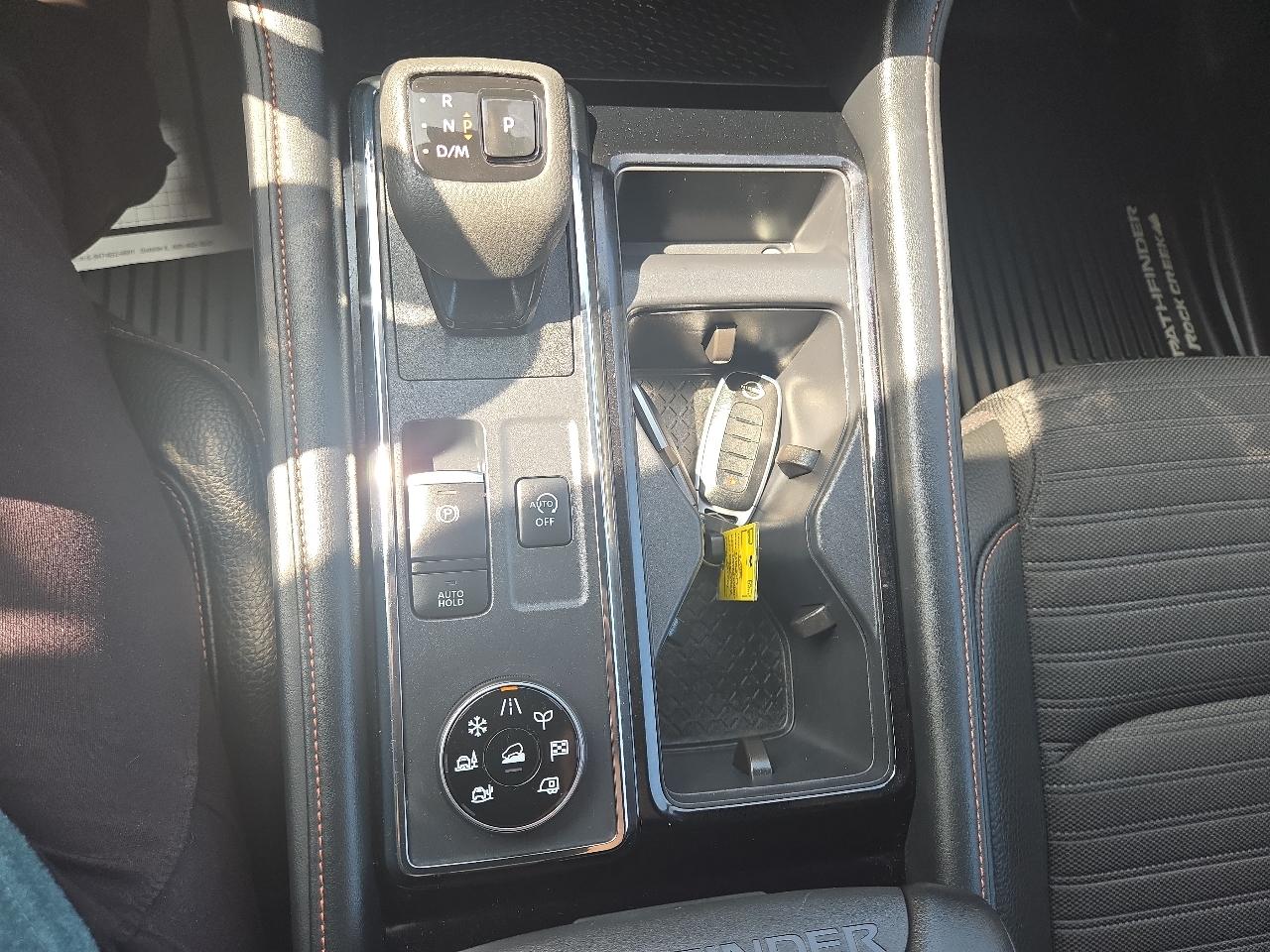 Nissan Pathfinder SV 4WD 2025