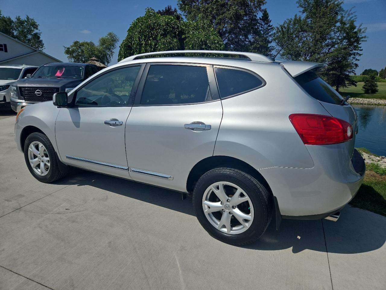 Nissan Rogue S AWD 2011