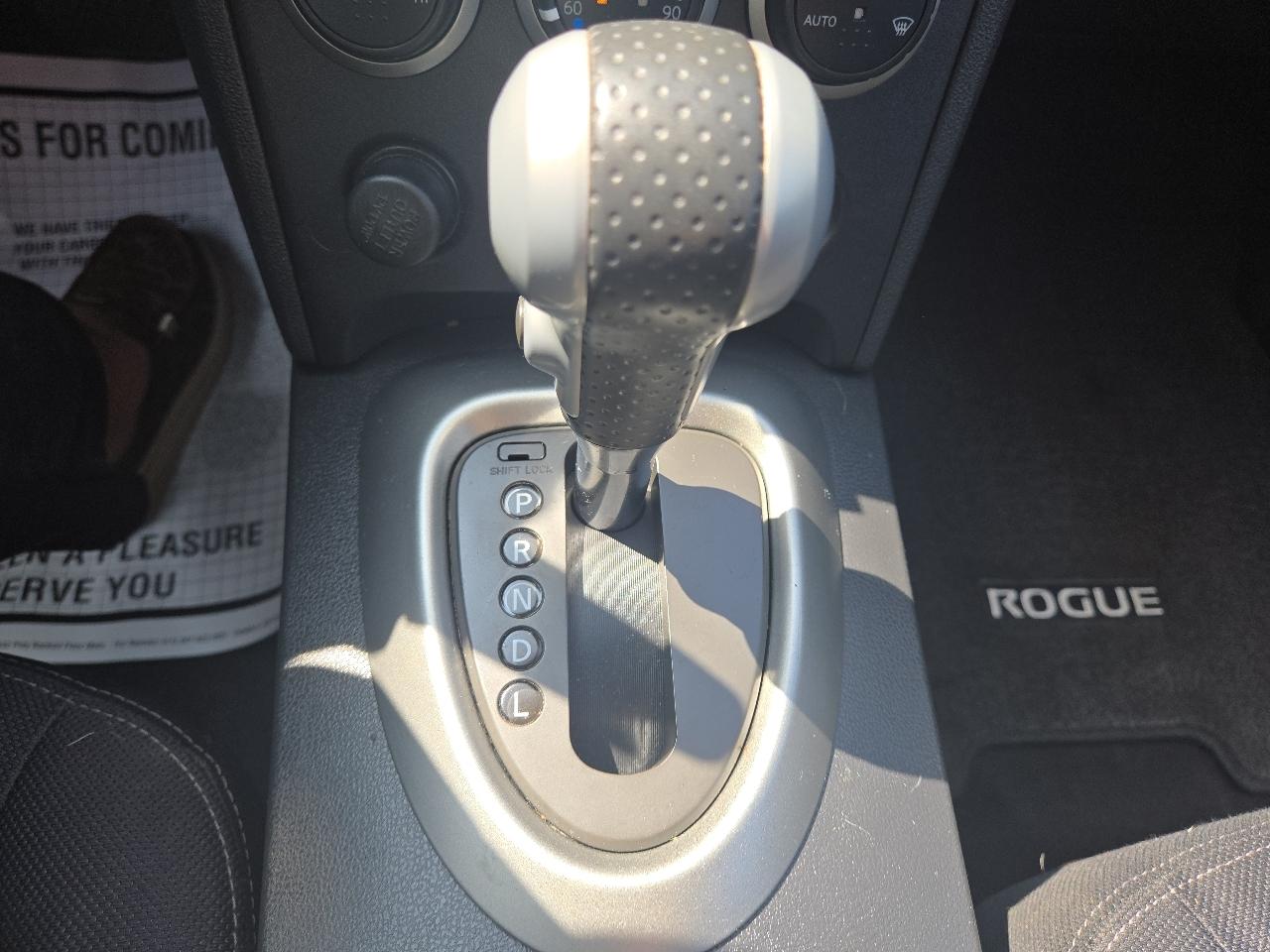 Nissan Rogue S AWD 2011