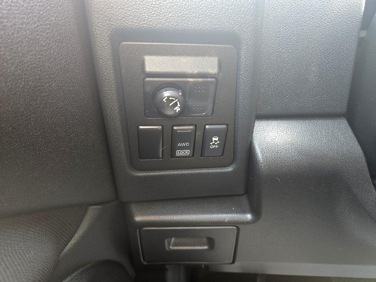 Nissan Rogue S AWD 2011