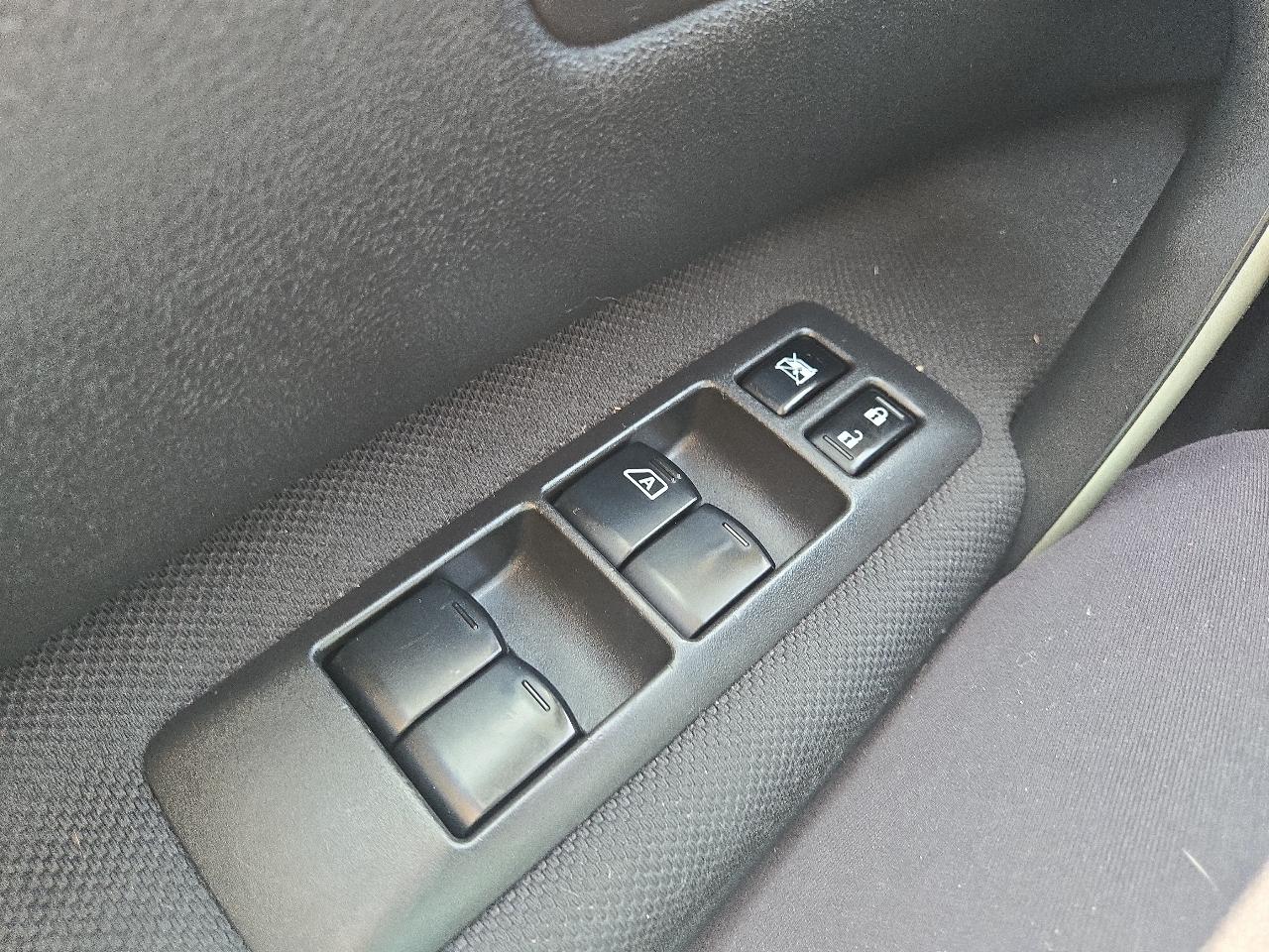 Nissan Rogue S AWD 2011