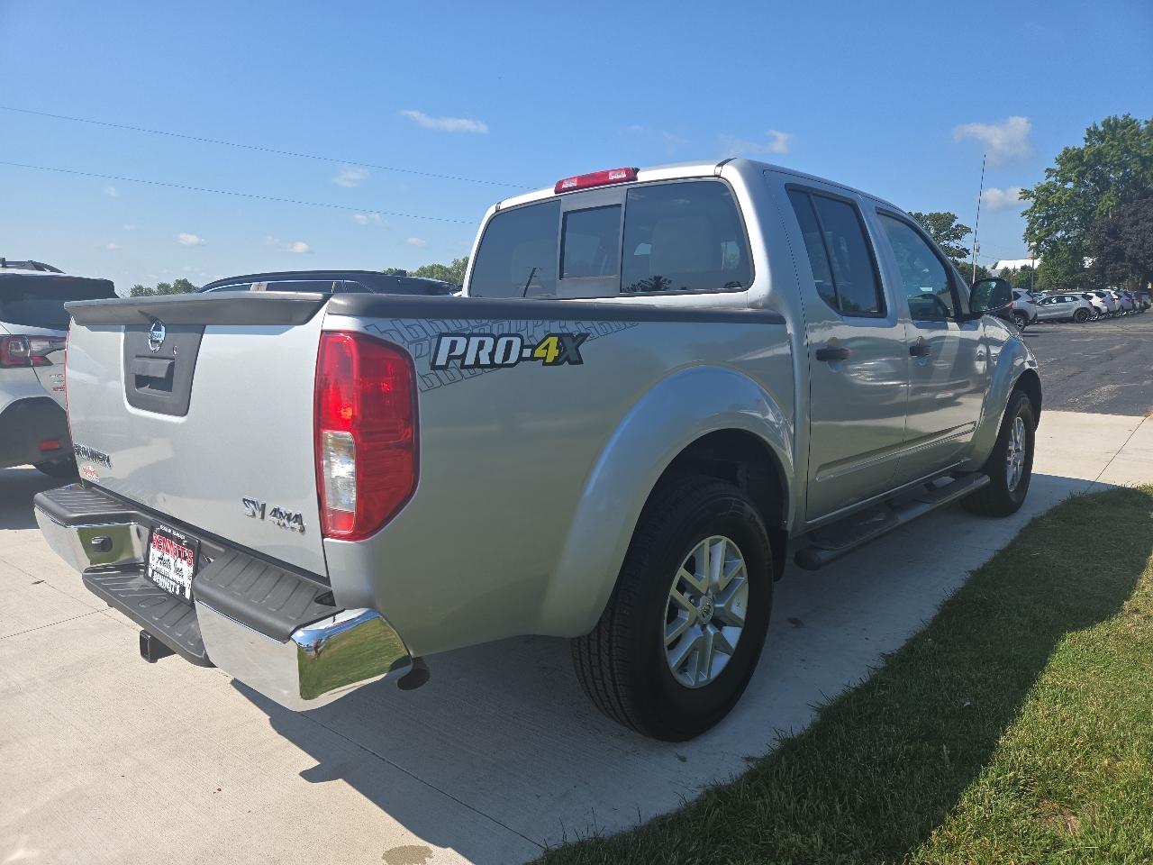 Nissan Frontier SL Crew Cab 5AT 4WD 2016