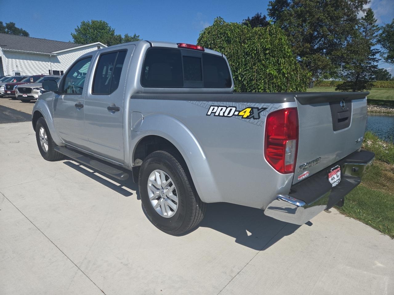 Nissan Frontier SL Crew Cab 5AT 4WD 2016