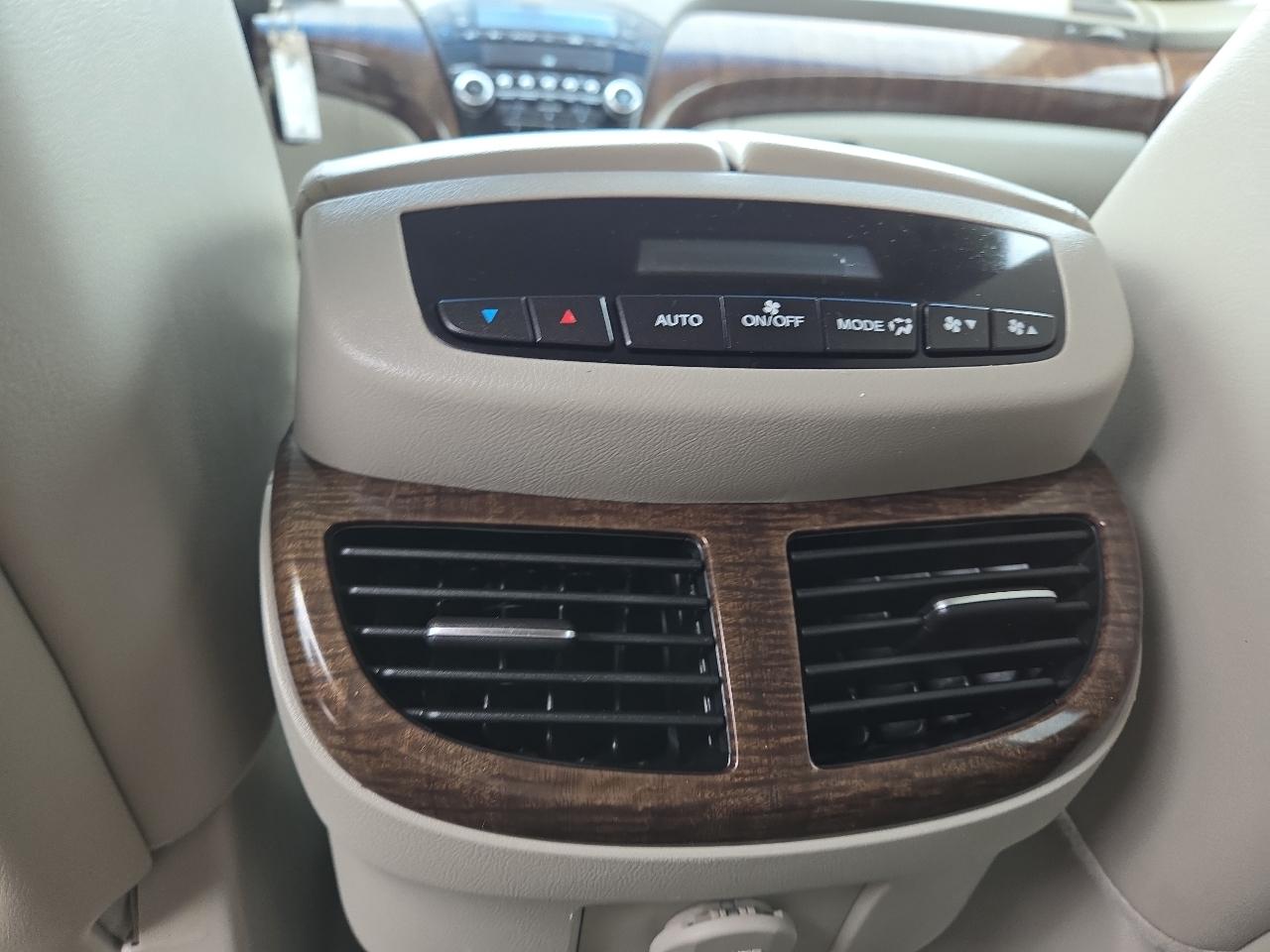 Acura MDX 6-Spd AT w/Tech Package 2012