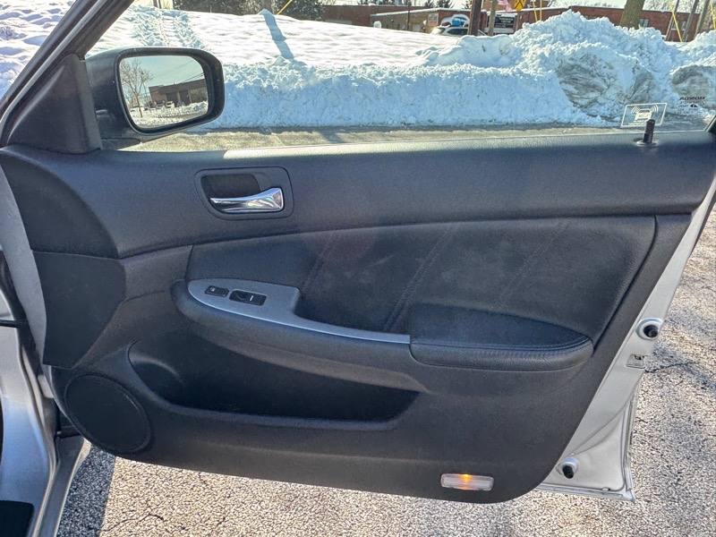 Honda Accord EX-L Sedan AT with Navigation System 2003