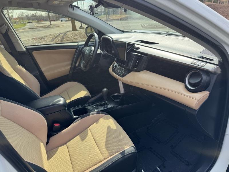 Toyota RAV4 XLE AWD 2018