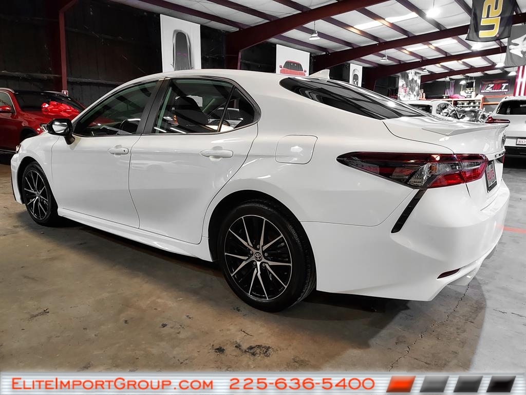 Toyota Camry SE Auto (Natl) 2024