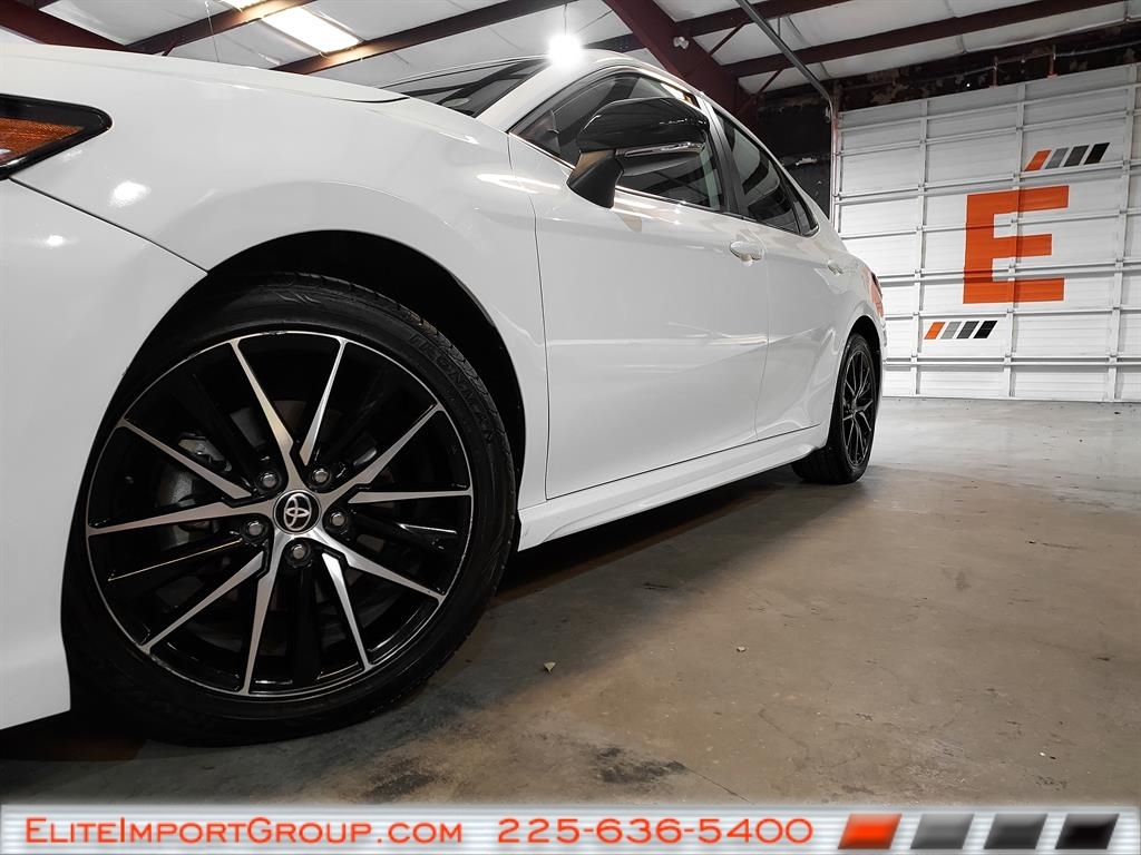 Toyota Camry SE Auto (Natl) 2024