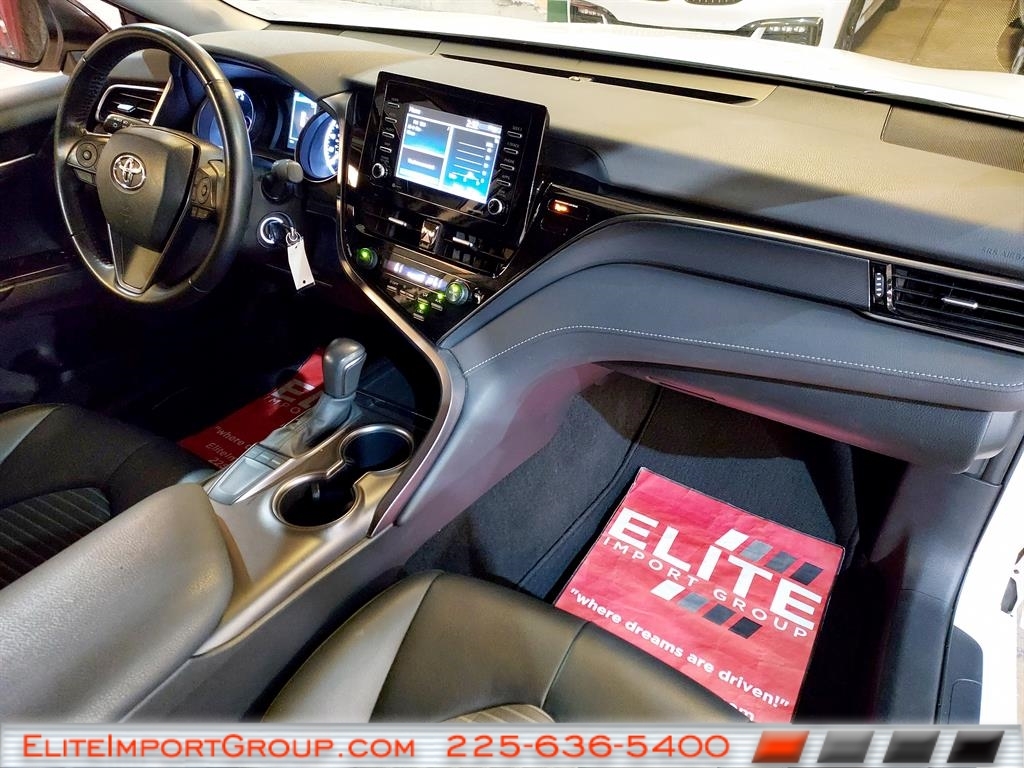 Toyota Camry SE Auto (Natl) 2024