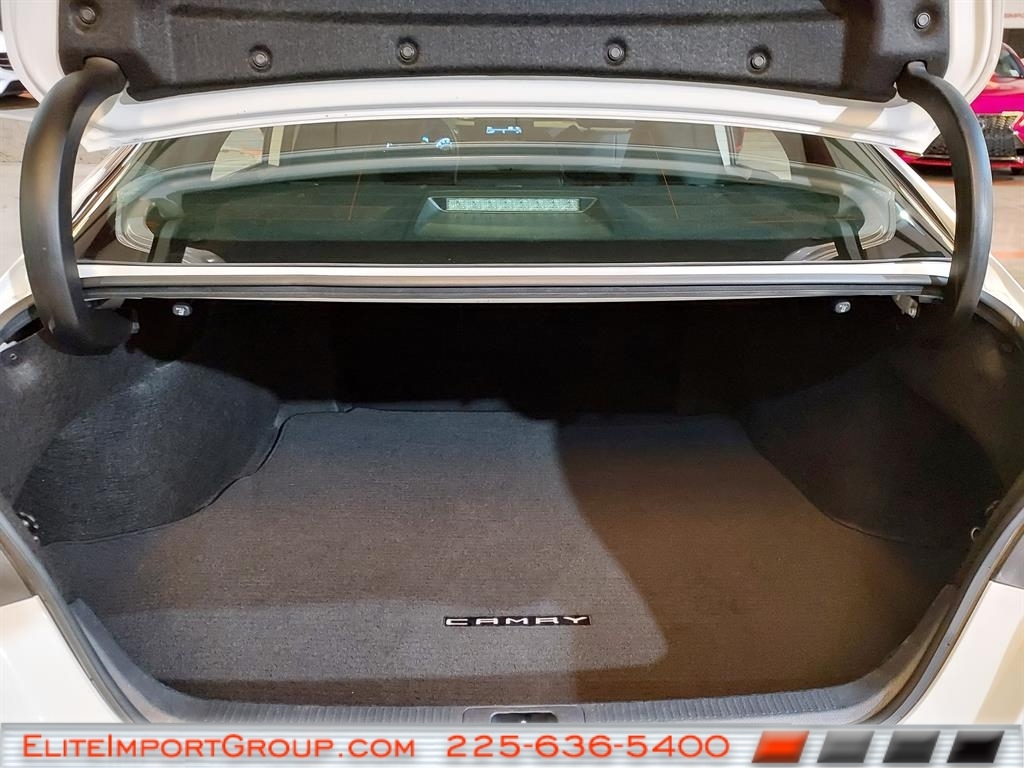 Toyota Camry SE Auto (Natl) 2024