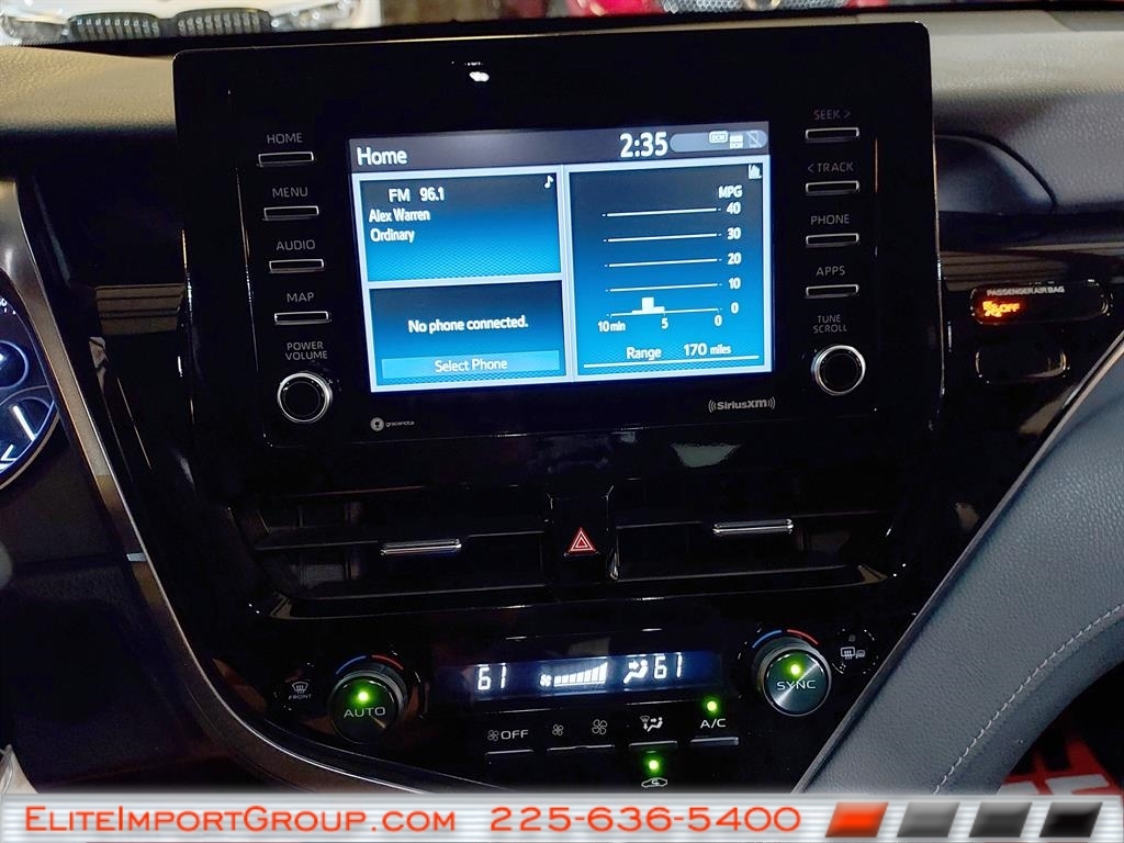 Toyota Camry SE Auto (Natl) 2024