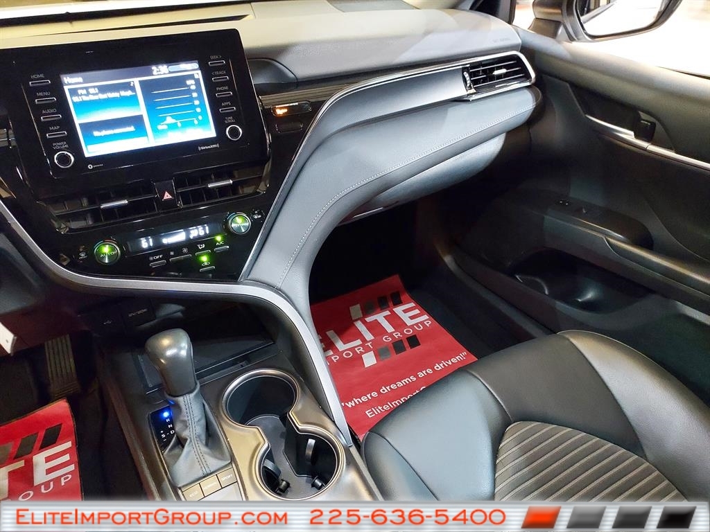 Toyota Camry SE Auto (Natl) 2024