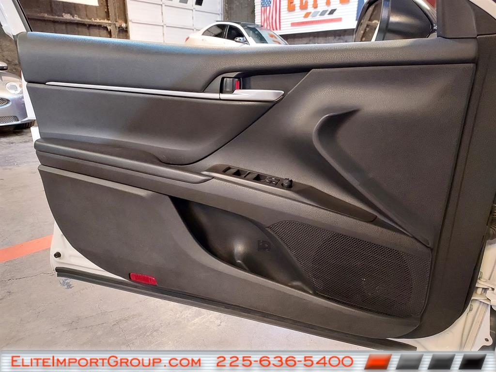 Toyota Camry SE Auto (Natl) 2024