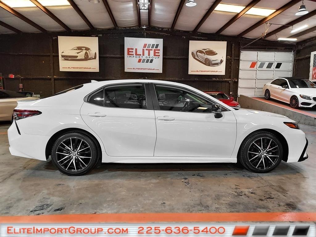 Toyota Camry SE Auto (Natl) 2024