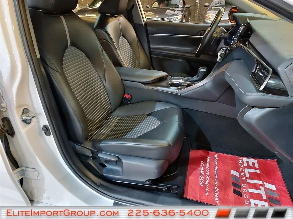 Toyota Camry SE Auto (Natl) 2024