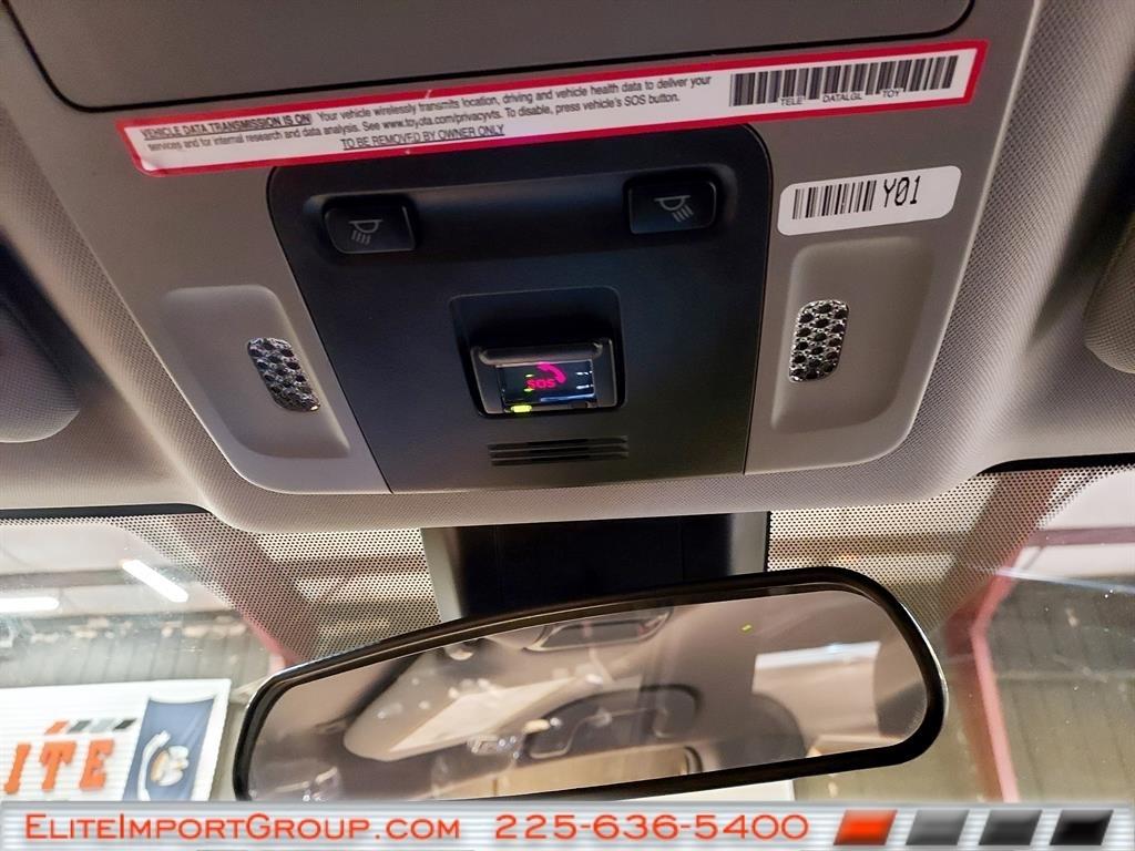 Toyota Camry SE Auto (Natl) 2024