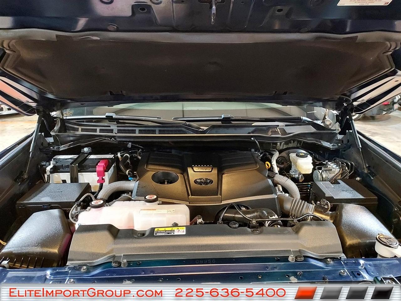 Toyota Tundra 4WD Platinum CrewMax 5.5' Bed (Natl) 2024