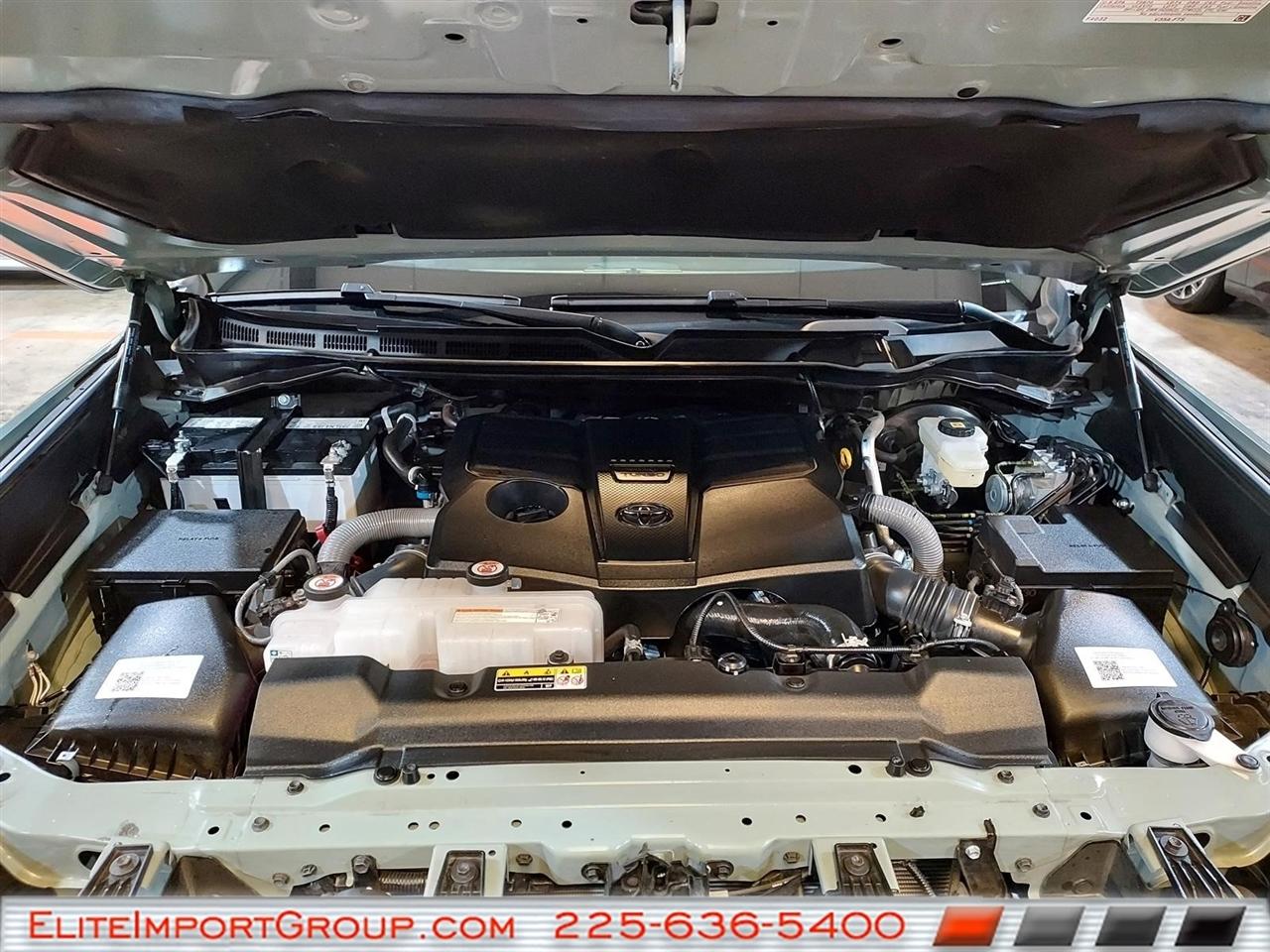 Toyota Tundra 4WD Platinum CrewMax 5.5' Bed (Natl) 2024