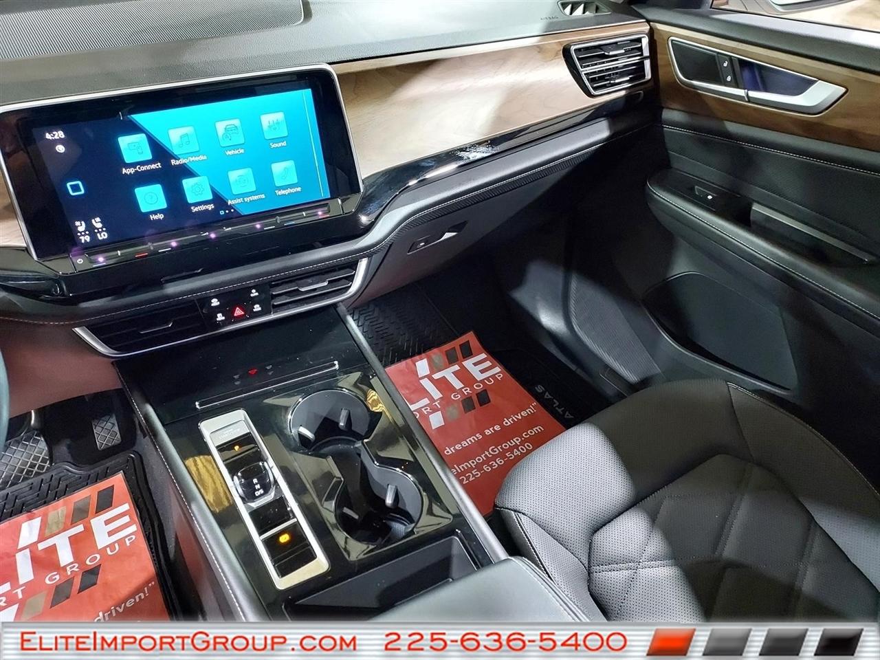 Volkswagen Atlas 2.0T SE w/Technology FWD 2024