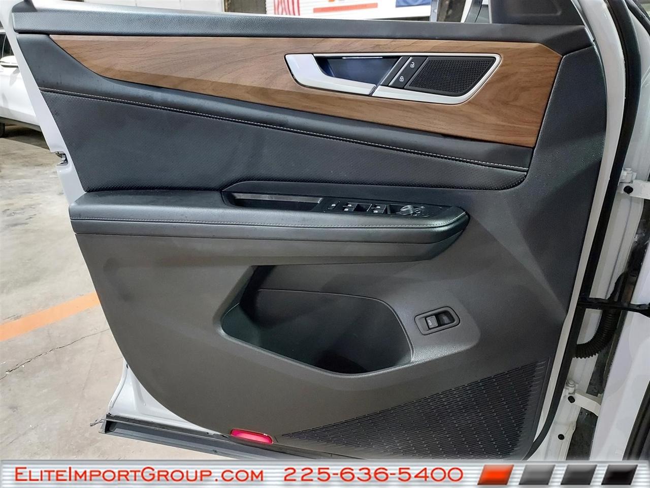 Volkswagen Atlas 2.0T SE w/Technology FWD 2024