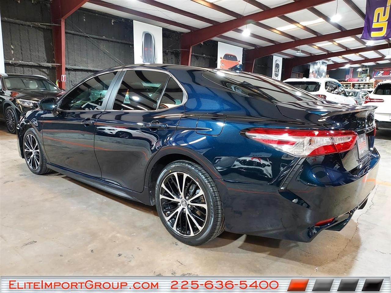 Toyota Camry SE Auto (Natl) 2020