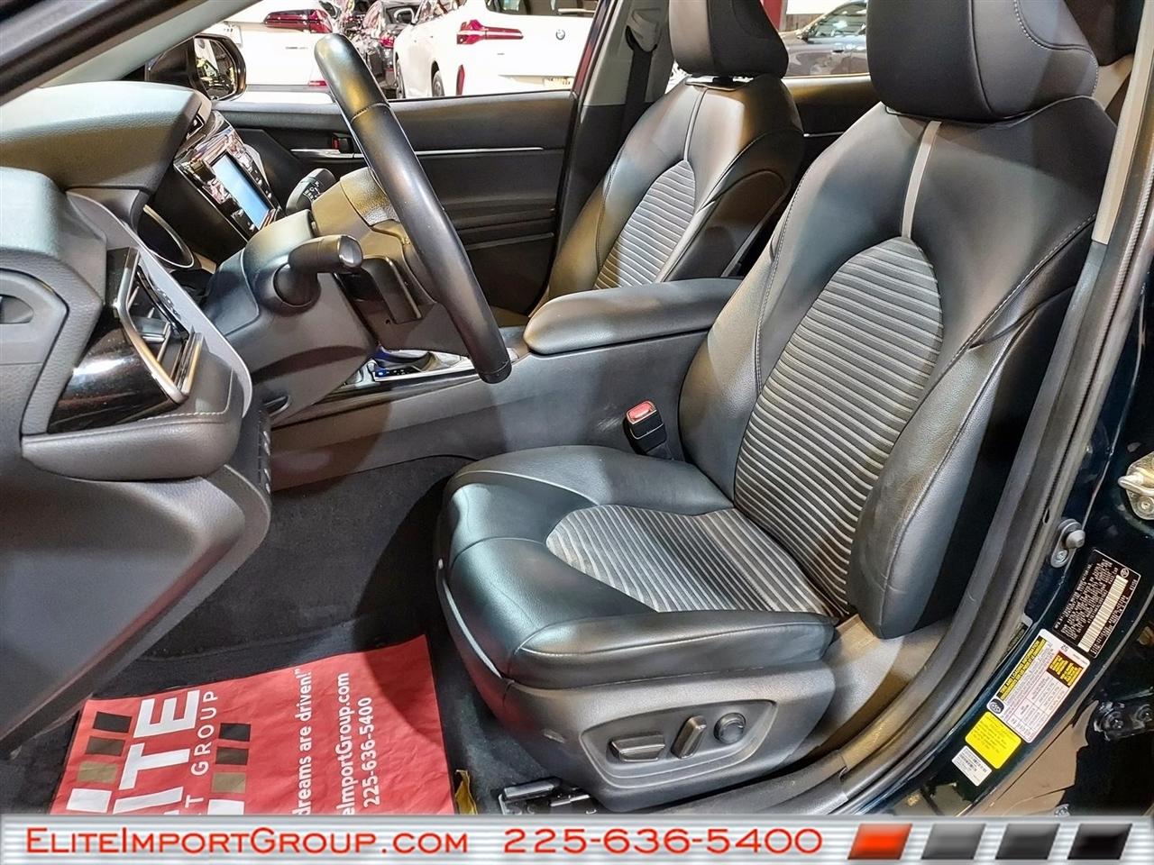 Toyota Camry SE Auto (Natl) 2020