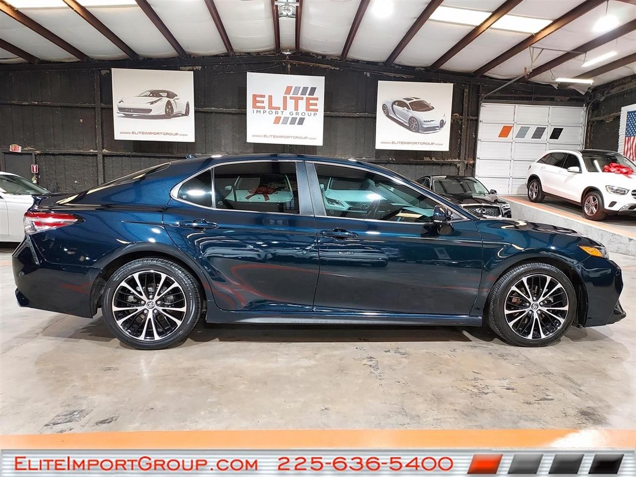Toyota Camry SE Auto (Natl) 2020