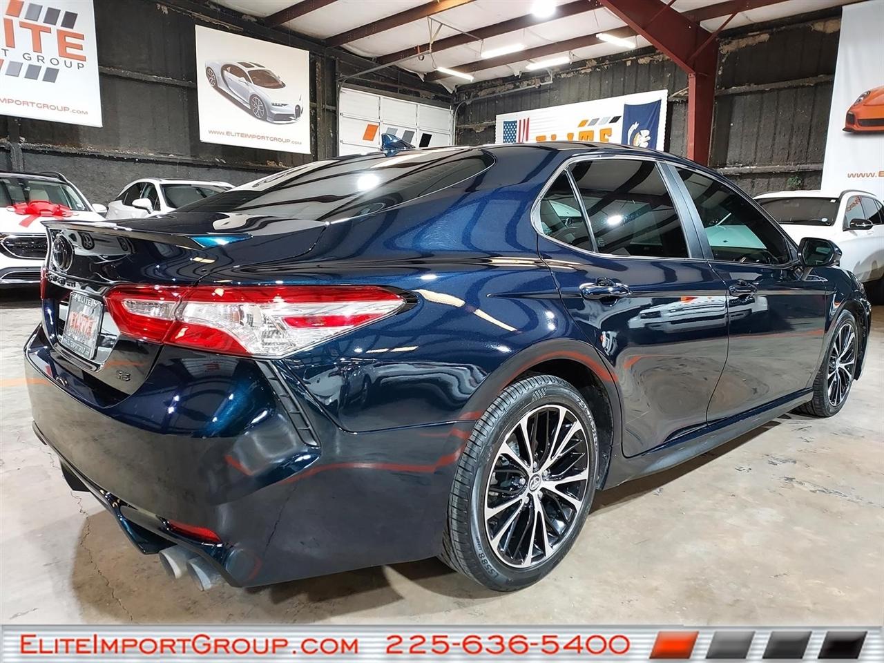 Toyota Camry SE Auto (Natl) 2020