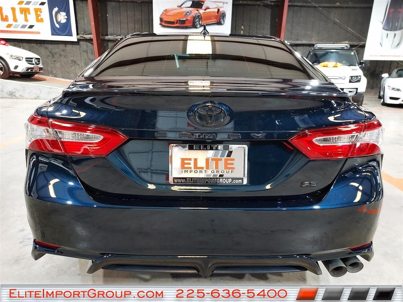 Toyota Camry SE Auto (Natl) 2020