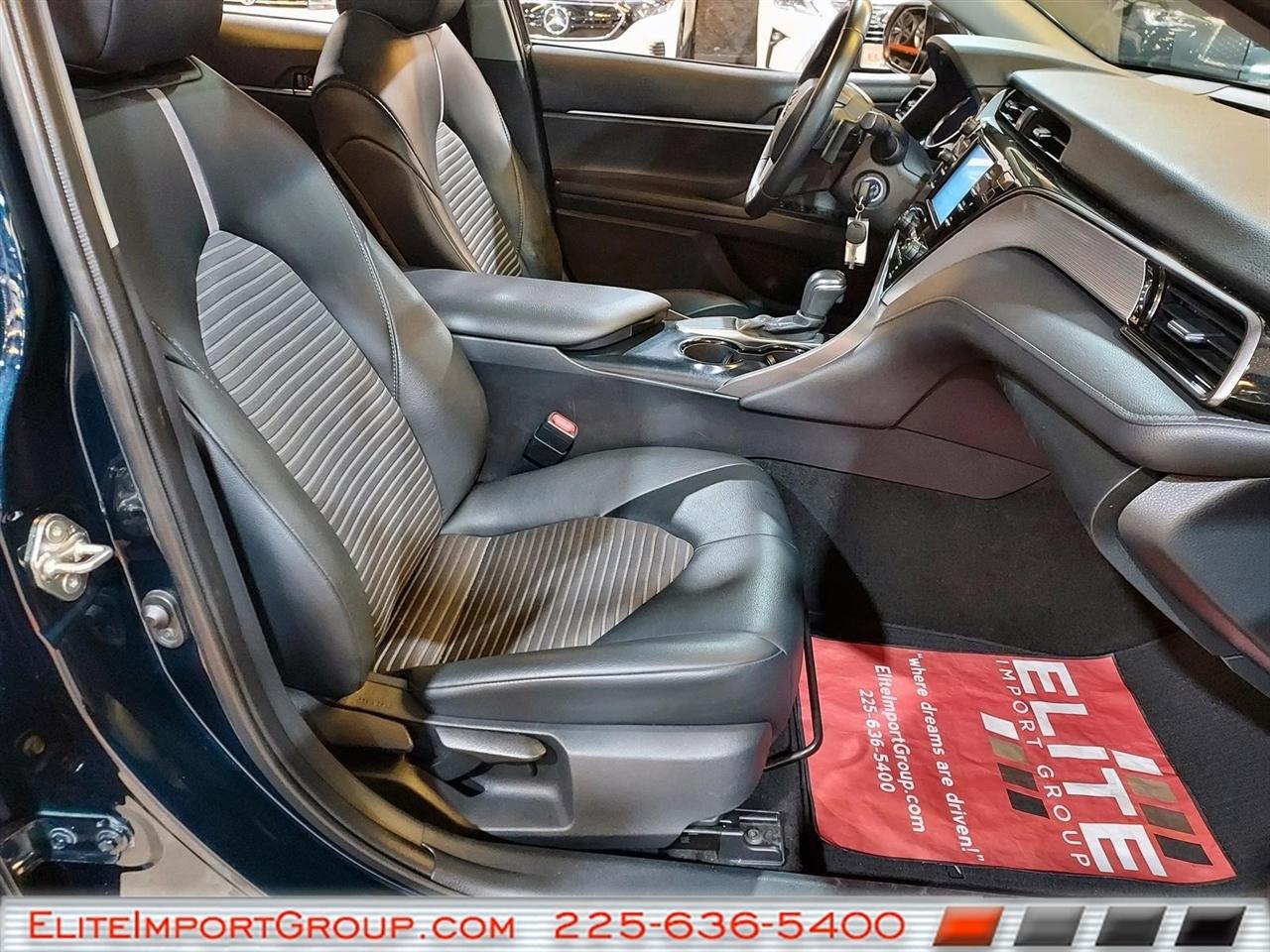 Toyota Camry SE Auto (Natl) 2020