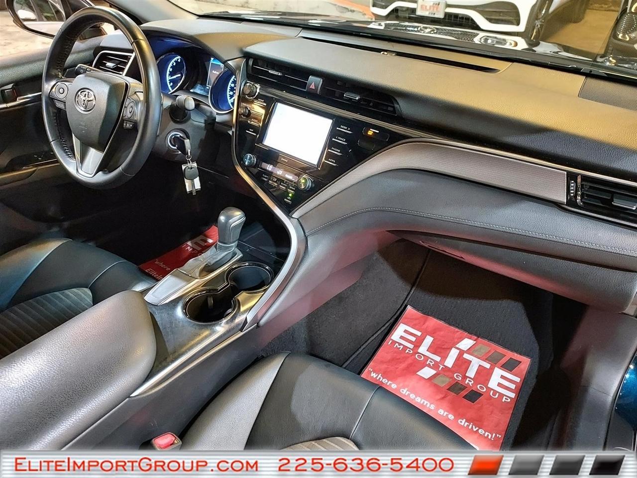 Toyota Camry SE Auto (Natl) 2020