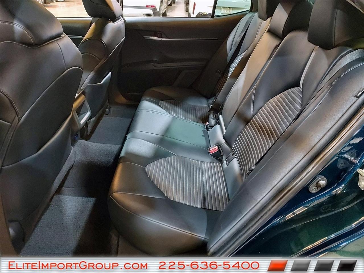 Toyota Camry SE Auto (Natl) 2020