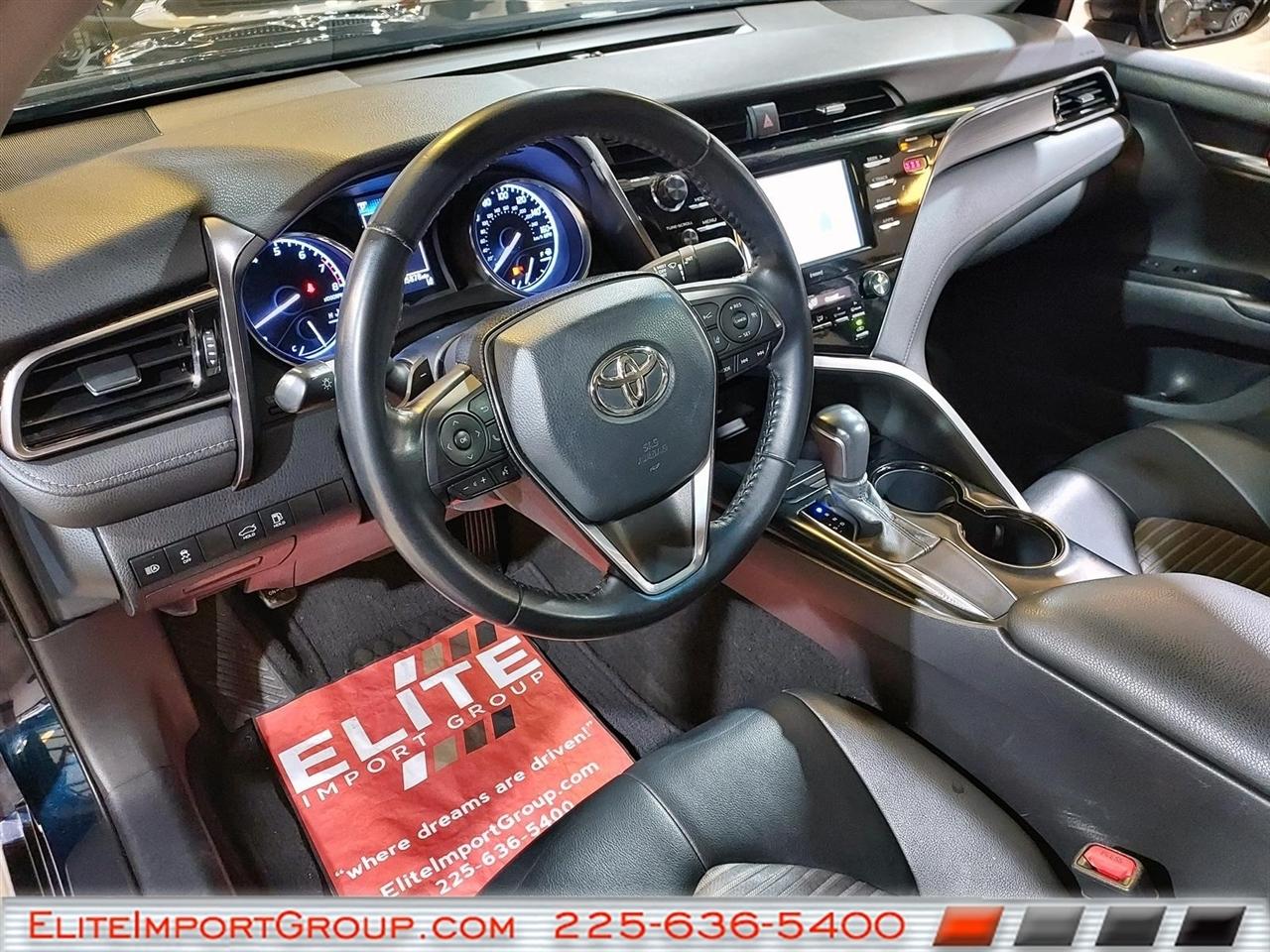 Toyota Camry SE Auto (Natl) 2020