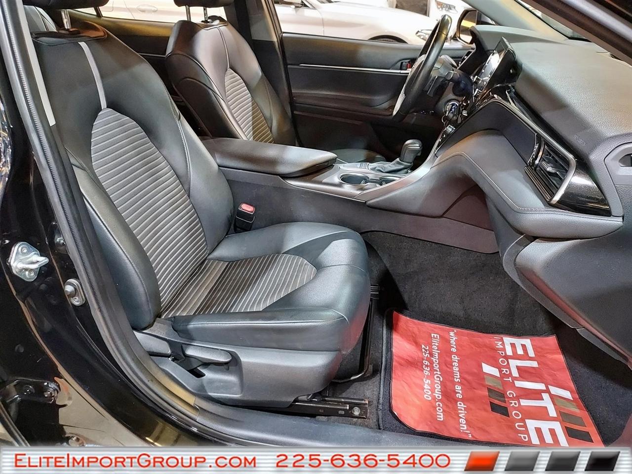 Toyota Camry SE Auto (Natl) 2022