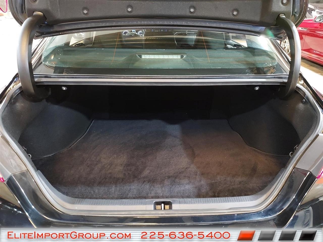 Toyota Camry SE Auto (Natl) 2022