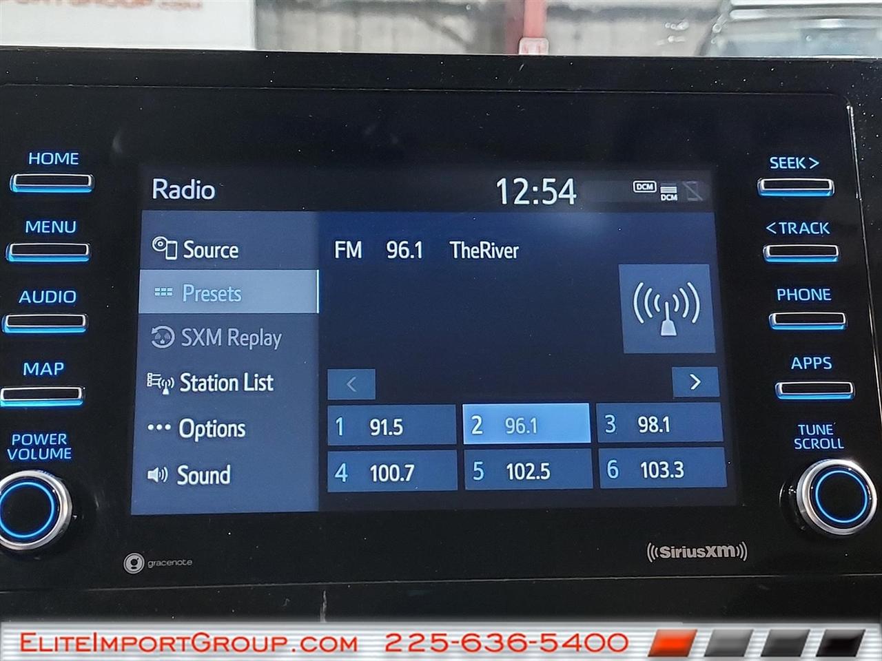 Toyota Camry SE Auto (Natl) 2022