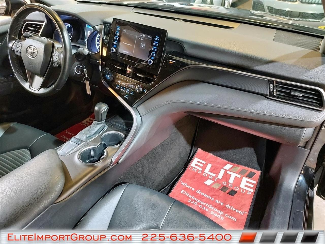 Toyota Camry SE Auto (Natl) 2022