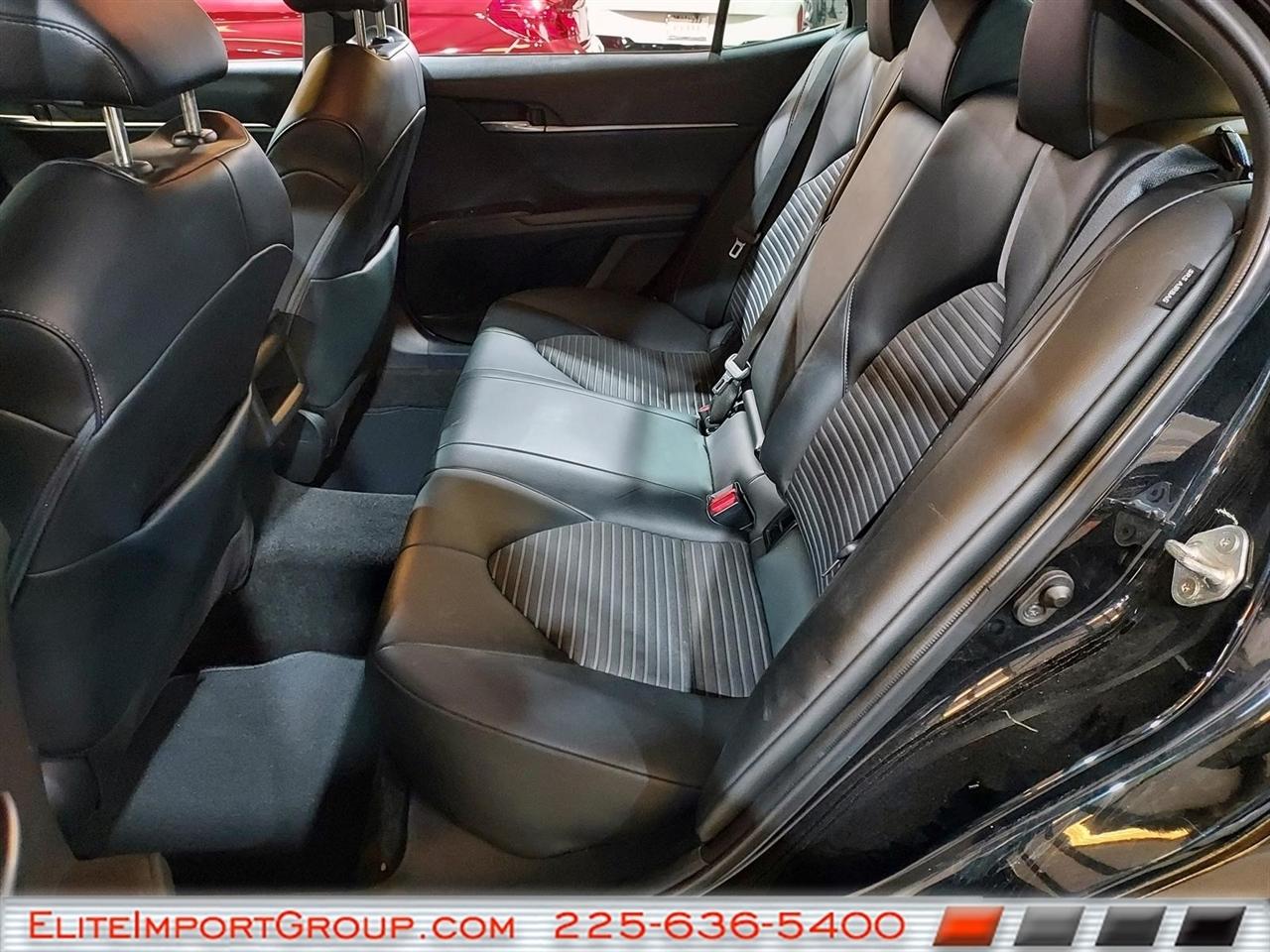 Toyota Camry SE Auto (Natl) 2022