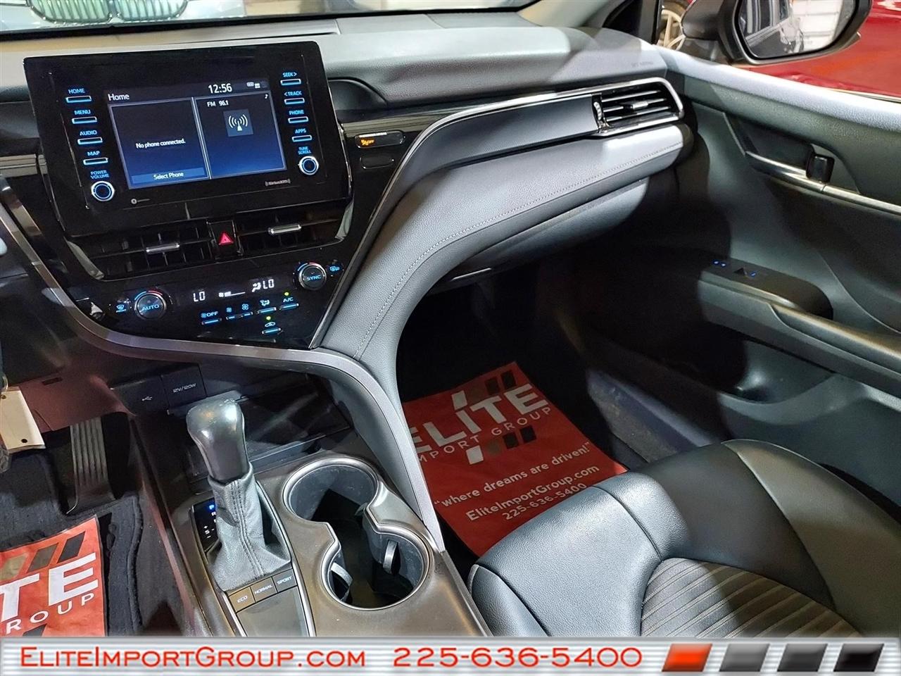 Toyota Camry SE Auto (Natl) 2022