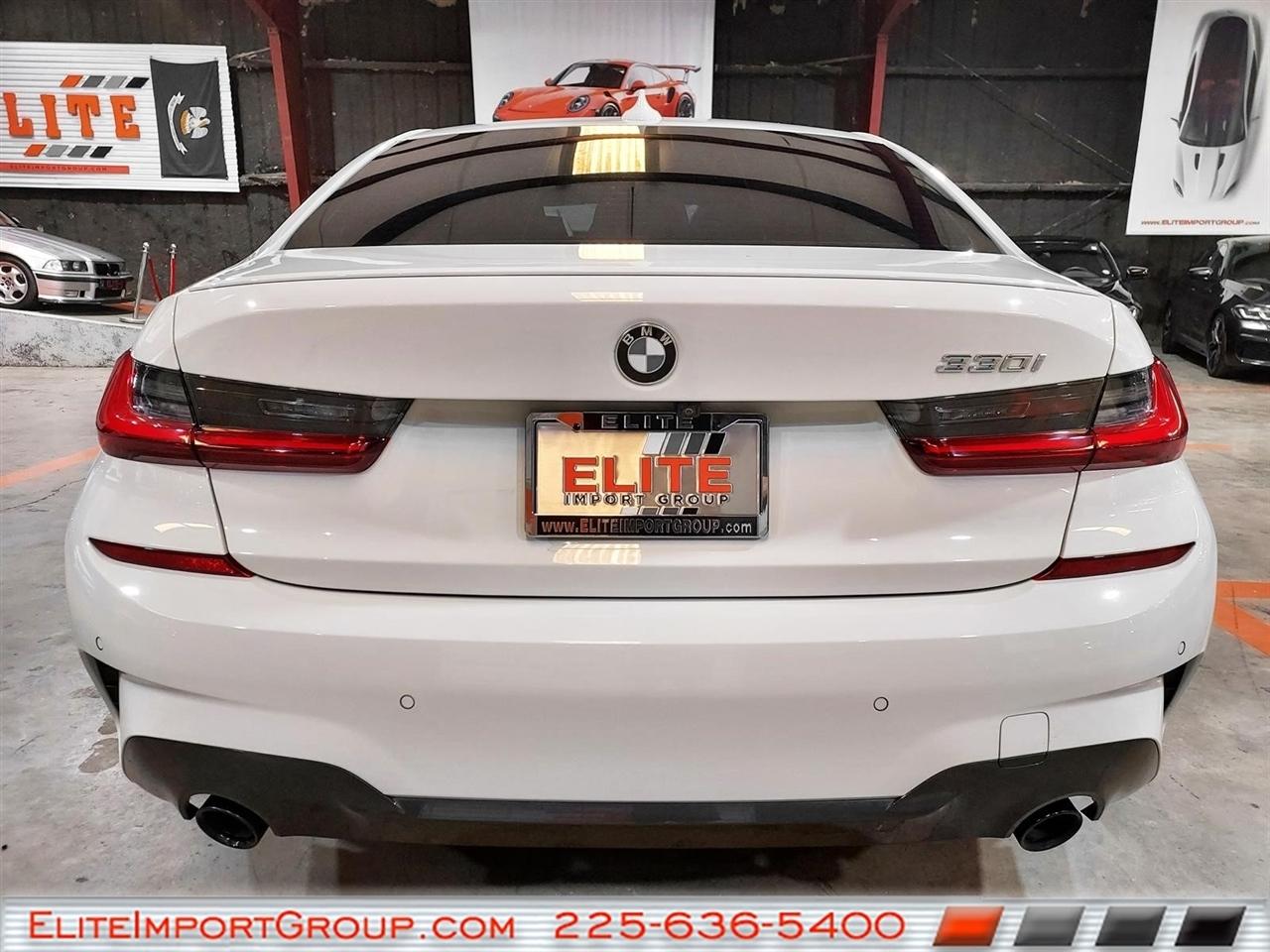 BMW 330i photo 7