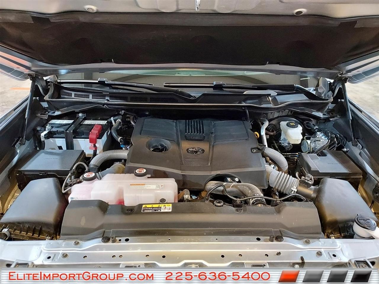 Toyota Tundra 4WD Platinum CrewMax 5.5' Bed (Natl) 2025