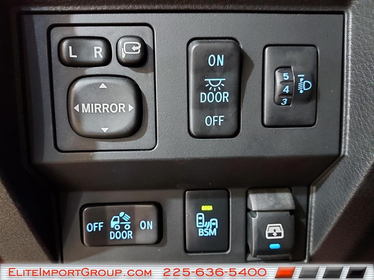 Toyota Tundra 4WD Truck CrewMax 5.7L FFV V8 6-Spd AT Platinum (Natl) 2014