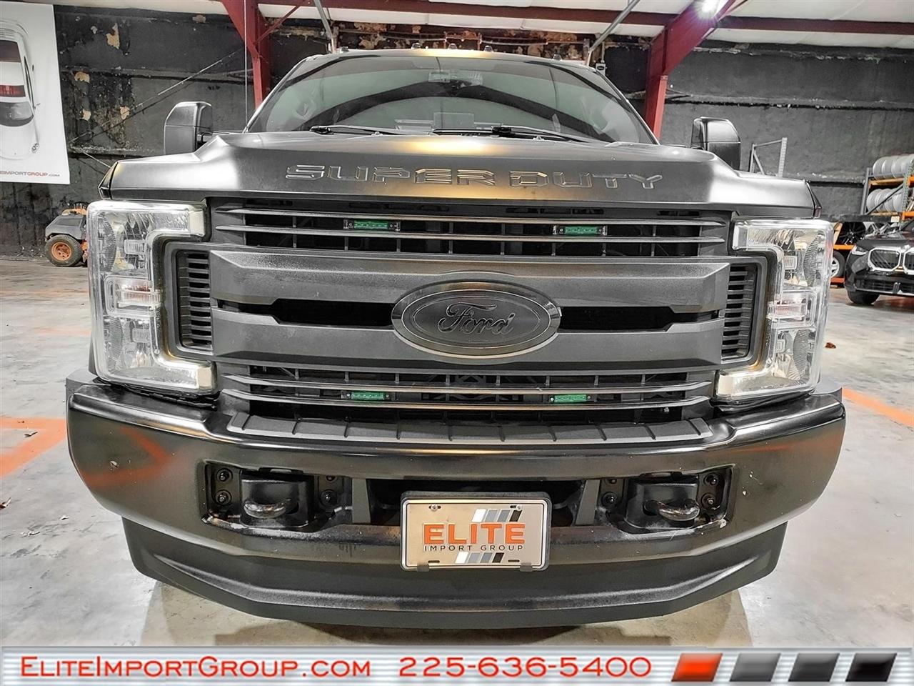 Ford Super Duty F-350 DRW Lariat 4WD Crew Cab 179" WB 60" CA 2019